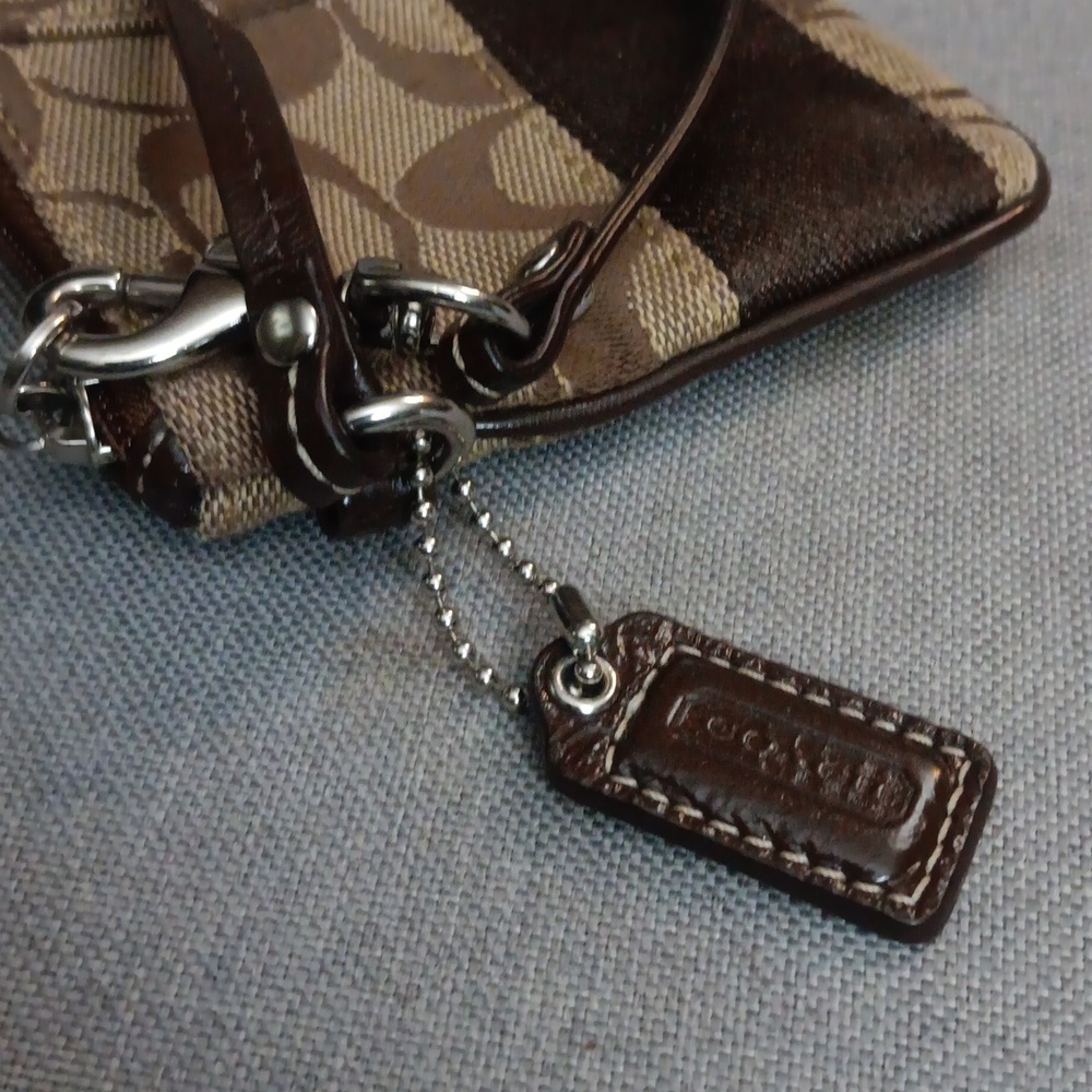 Coach - Picture 3 of 4